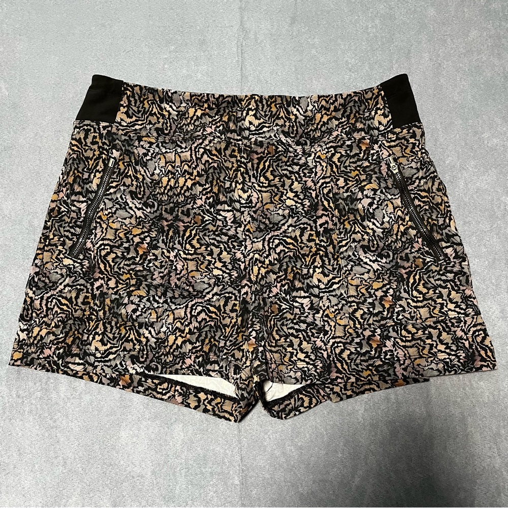 Athleta Trekkie Shorts Sz 14 Printed Hiking Camping Outdoor 3.5” Inseam Pull On